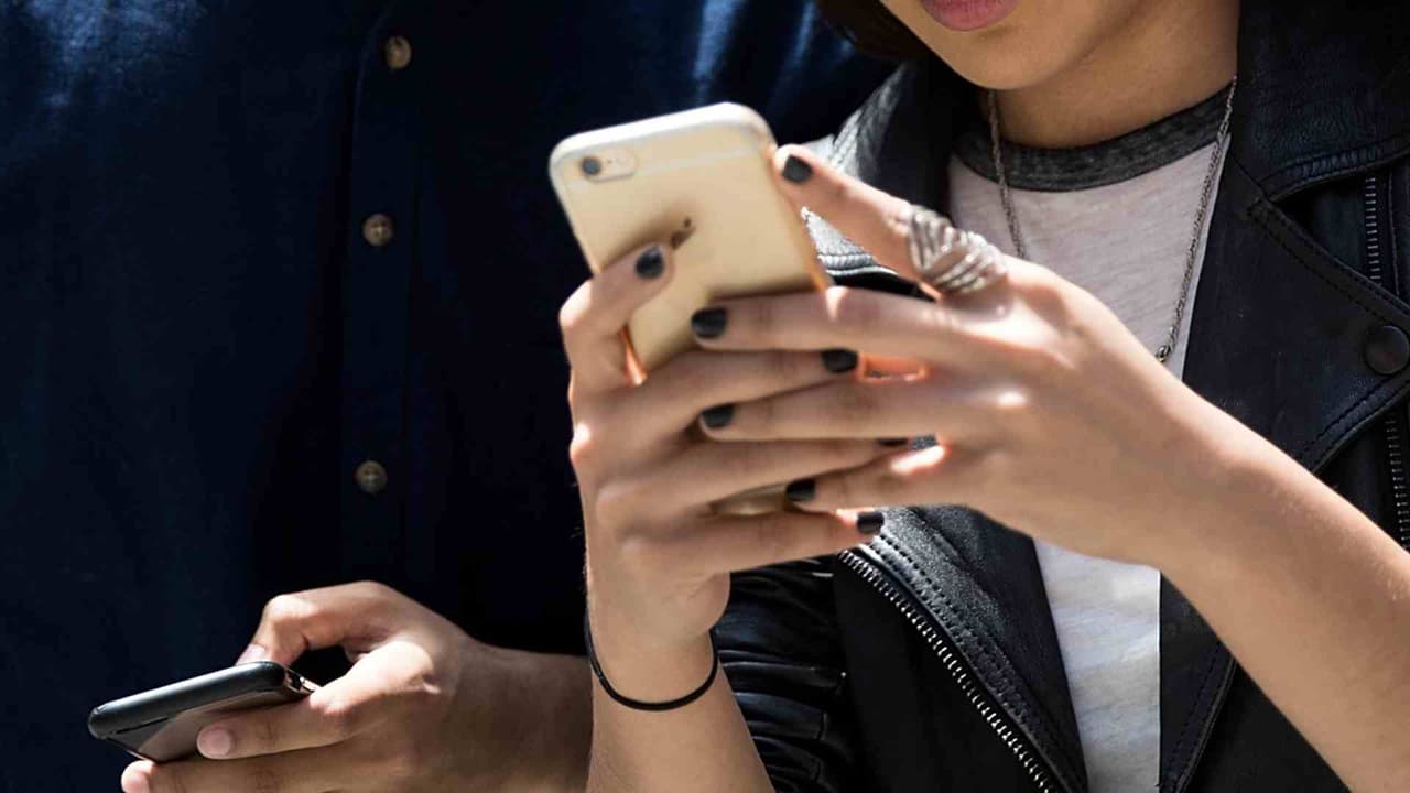 Investigan mensajes racistas en escuelas de LA: las noticias más importantes del día en dos minutos