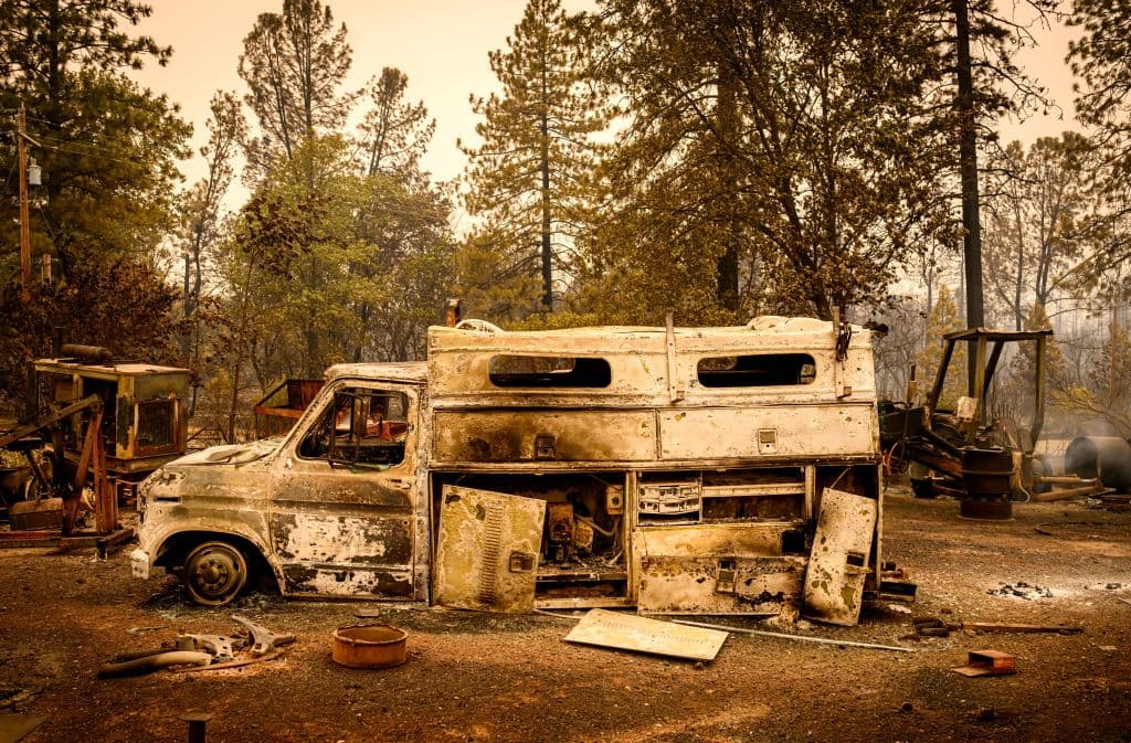 El Departamento Forestal y de Protección contra Incendios de California, conocido como
<b>Cal Fire</b>, informó este domingo que el
<b>incendio Park</b> se considera
<b><a href="https://www.univision.com/local/sacramento-kuvs/asi-se-ve-desde-el-espacio-un-mega-incendio-provocado-en-california-que-abarca-mas-de-300-000-acres-video" target="_blank">uno de los 10 más grandes en la historia del estado</a></b>.