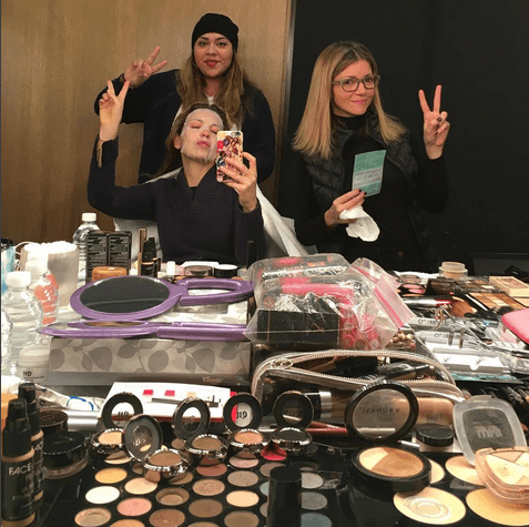 Y también es una fanática de la belleza, como esta mascarilla de rosas con la que inicia sus mañanas.