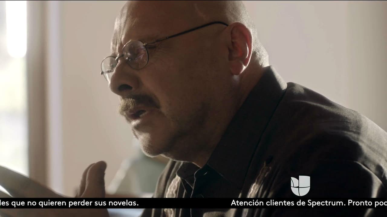 Pete está muy confundido y preocupado por la enfermedad de su madre, por esta razón olvidó regresarle el dinero a Jenni.