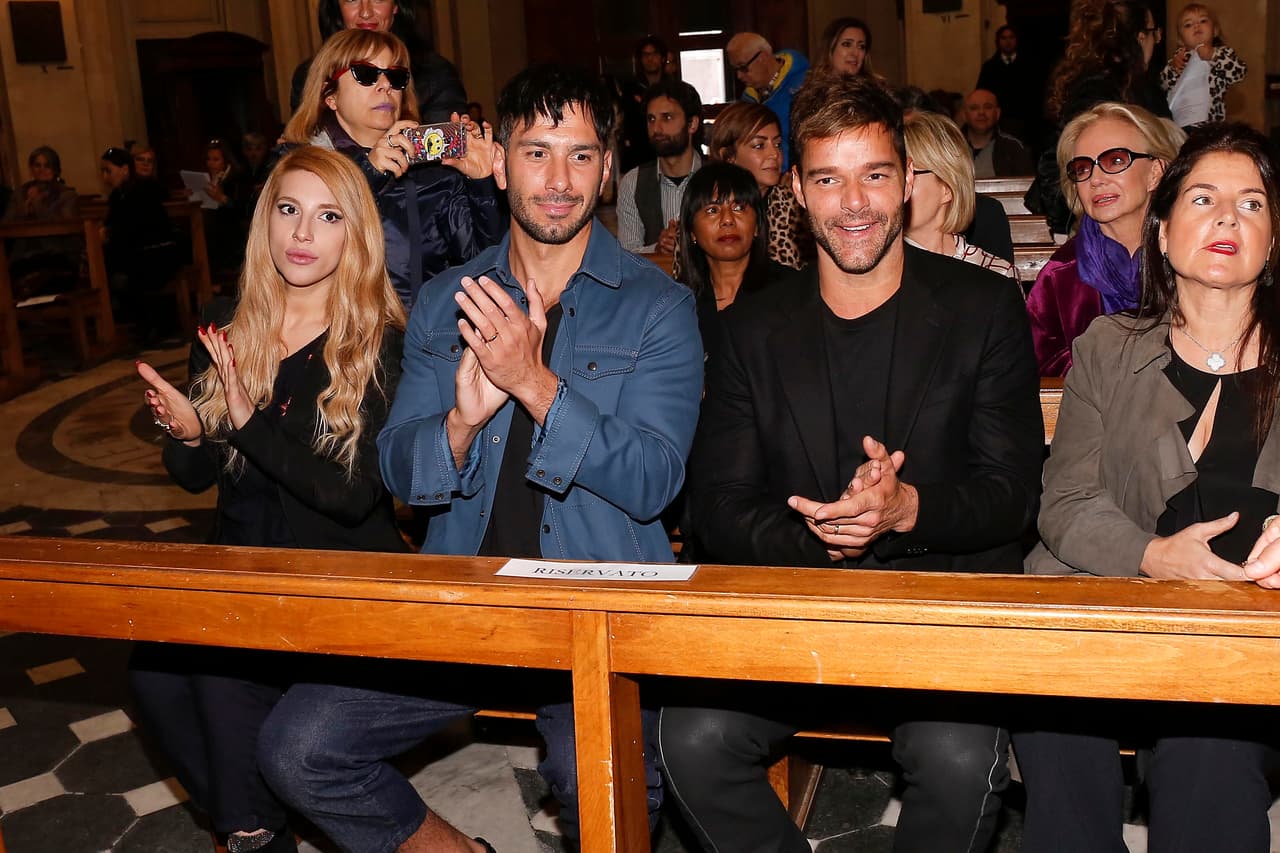 Al cantante se le vio 
<b>"muy emocionado”</b> durante el evento, según 
<b><a href="https://www.ilmessaggero.it/spettacoli/giorno_notte/ricky_martin_josef_marito_chiesa_arte_roma-4475332.html" target="_blank">relató el diario italiano Il Messaggero</a></b>.