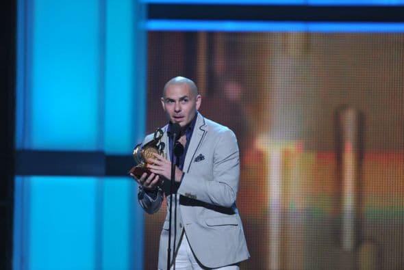 Una de las características de Pitbull es que siempre lleva con orgullo sus raíces latinas.