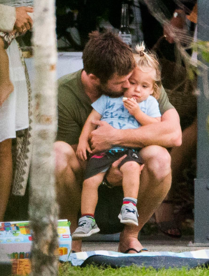 ¡Qué papá más cariñoso!