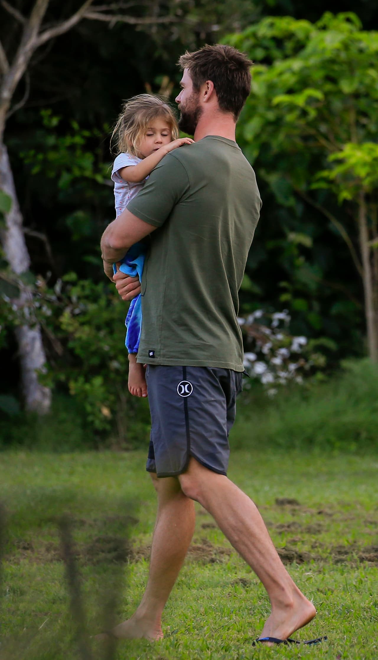 Y el fin de semana se fue a una fiesta con su esposa e hijos.