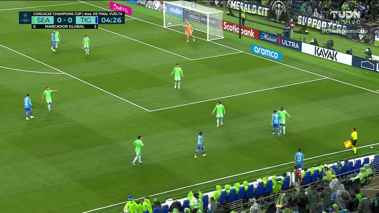 ¡TIRO ATAJADO! disparo por Ángel Correa.