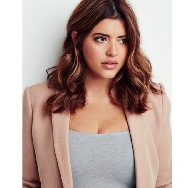 Bidot está consciente de lo atractiva que es y lo muestra al mundo con mucha naturalidad.