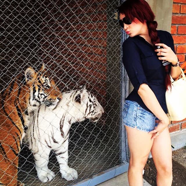 Estas fotos aparecen como 'throwbacks' en la cuenta de Instagram de 'La Barbie Grupera'.