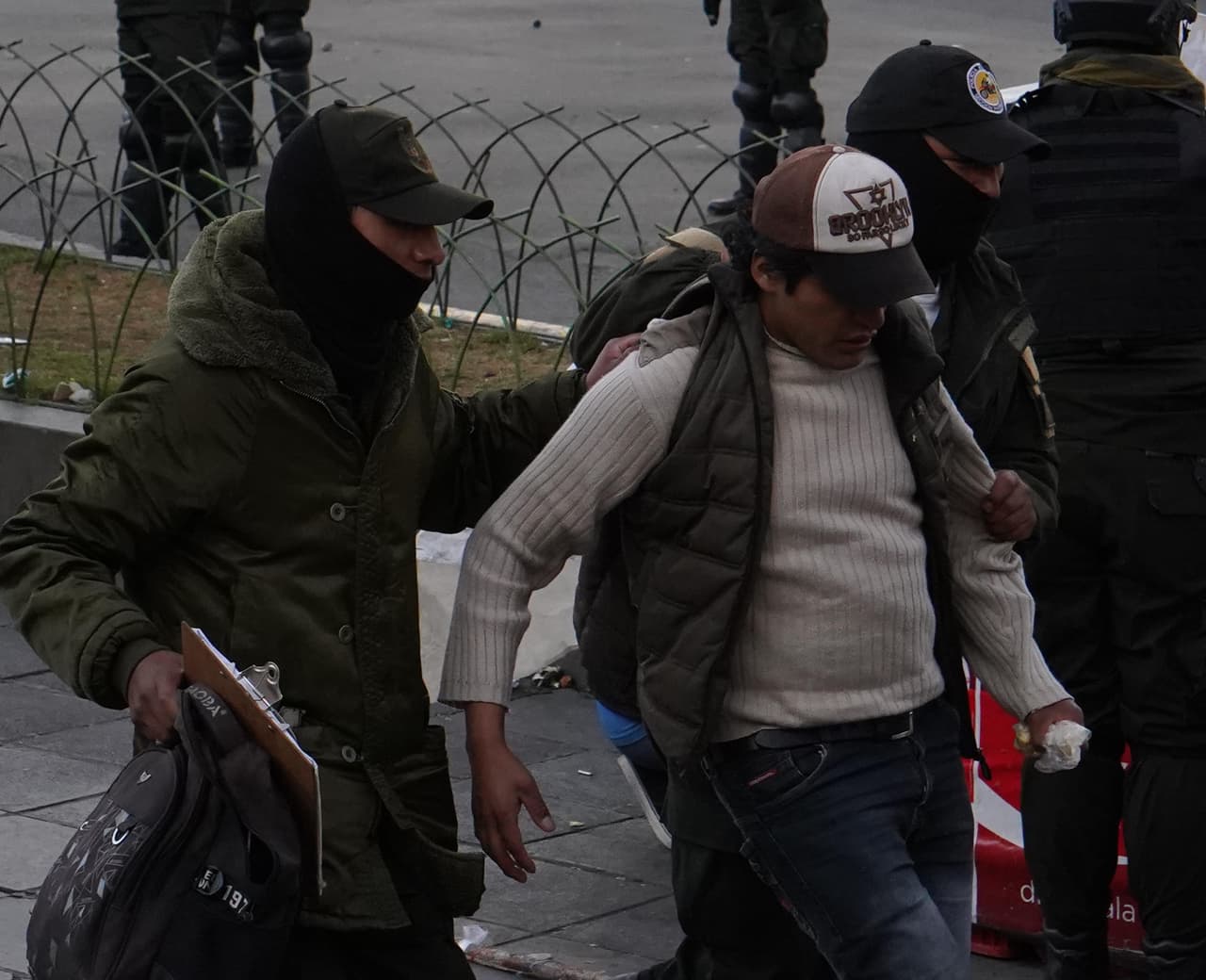 Bachelet subrayó que 14 personas han muerto en los seis días que han transcurrido desde que el expresidente Evo Morales se exilió en México, y lamentó que las muertes parecen resultado del "uso innecesario o desproporcionado de la fuerza".