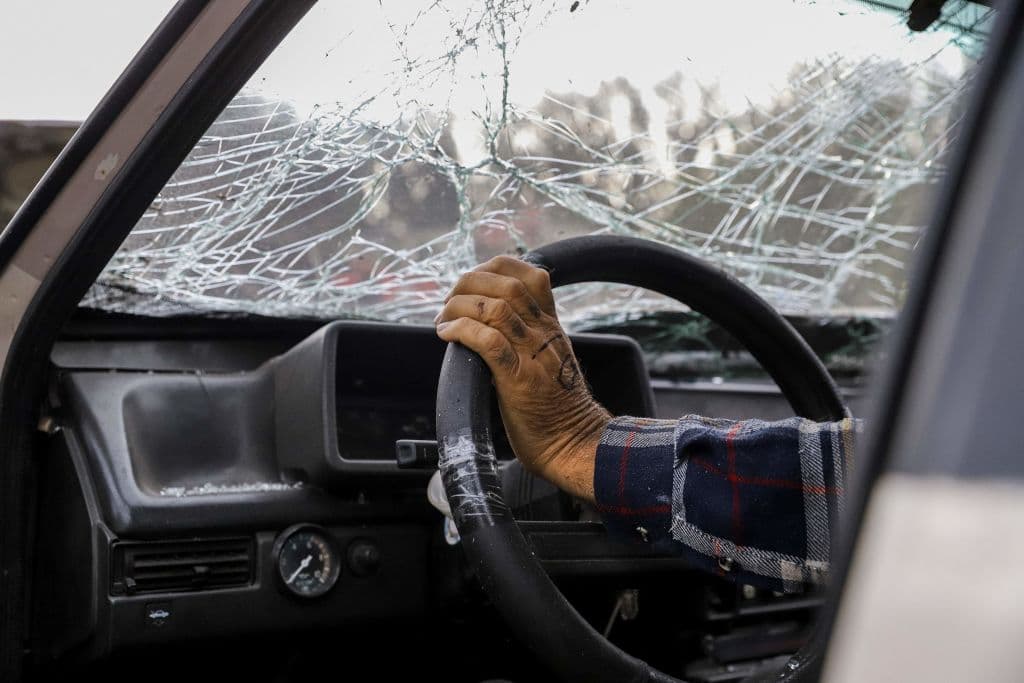 Ucrania y las fuerzas rusas se acusaron este viernes de haber bombardeado una columna de coches de civiles en el límite de la región ucraniana ocupada por rusos de Zaporiyia, en el sur, que
<b>causó al menos 23 muertos.</b>