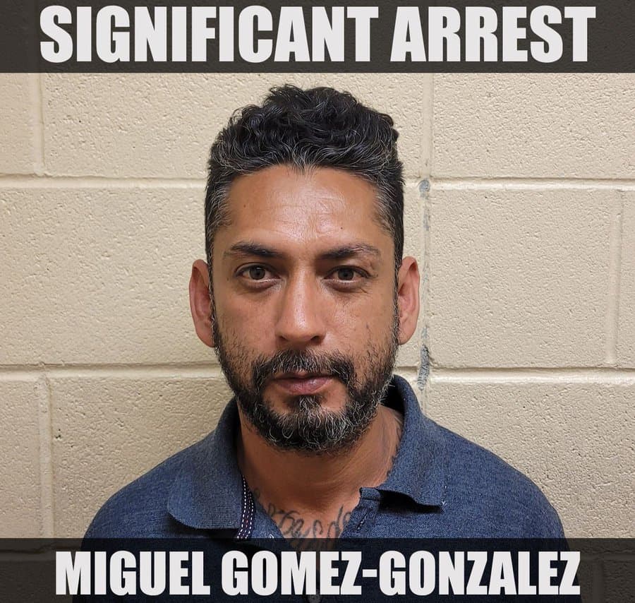 Agentes arrestaron al oeste de Naco a Miguel Gómez González, un mexicano que en 2002 fue condenado por agresión a un servidor público e intentar quitarle un arma a un oficial.
