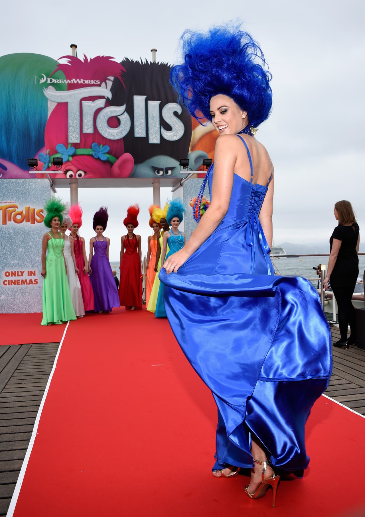 Las chicas desfilaron por una improvisada pasarela.