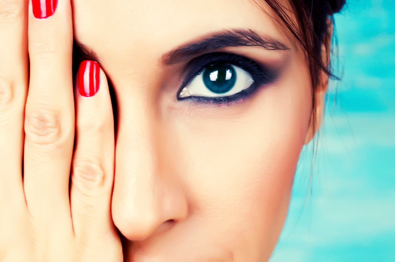 Lucir cejas perfectas no solo nos hará ver más cuidadas, sino que nos dará un marco muy sentador al rostro. Descubre lo que deberías hacer para mantenerlas impecables, así como lo que tendrías que evitar.