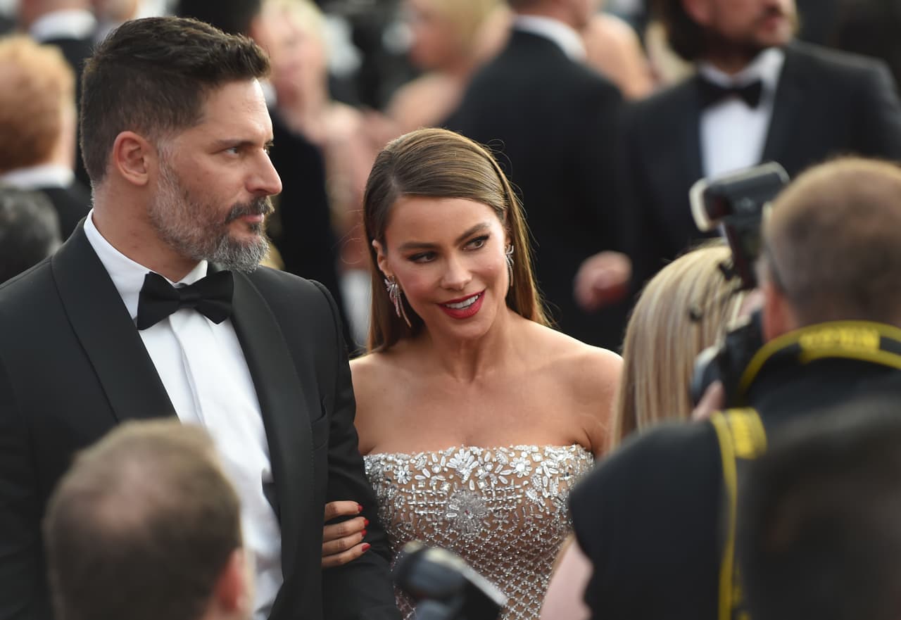 LOS ANGELES, CA - JANUARY 29: Actors Joe Manganiello (L) and Sofia Vergara attend The 23rd Annual Screen Actors Guild Awards at The Shrine Auditorium on January 29, 2017 in Los Angeles, California. 26592_016 (Photo by Emma McIntyre/Getty Images for TNT)