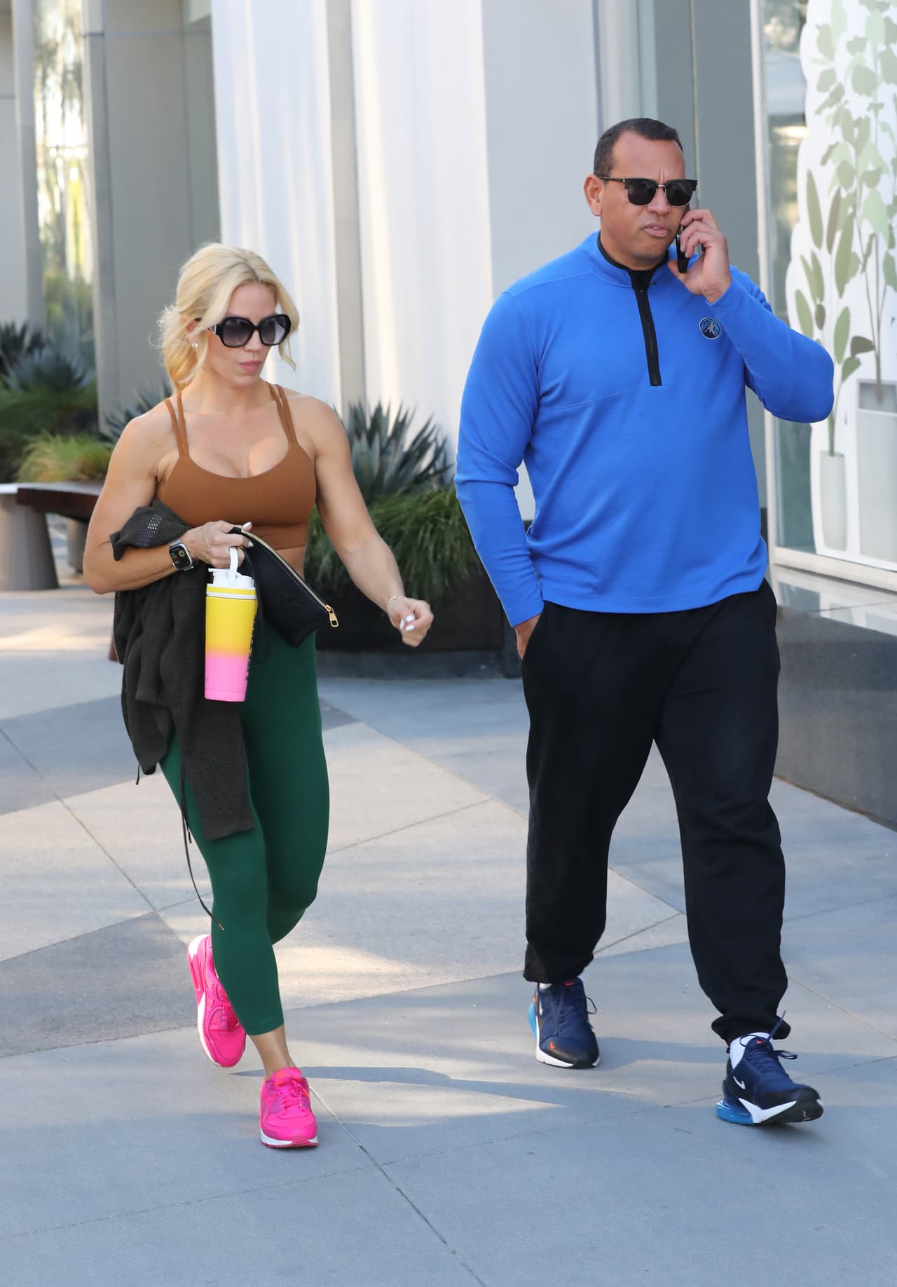 Pero fue hasta diciembre que la pareja hizo oficial su relación al publicar videos e imágenes juntos.
<br>