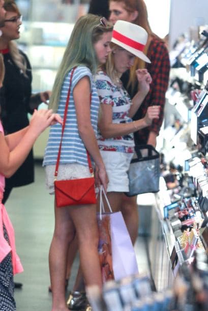 Además, Reese y Ava se detuvieron en una tienda de maquillaje.