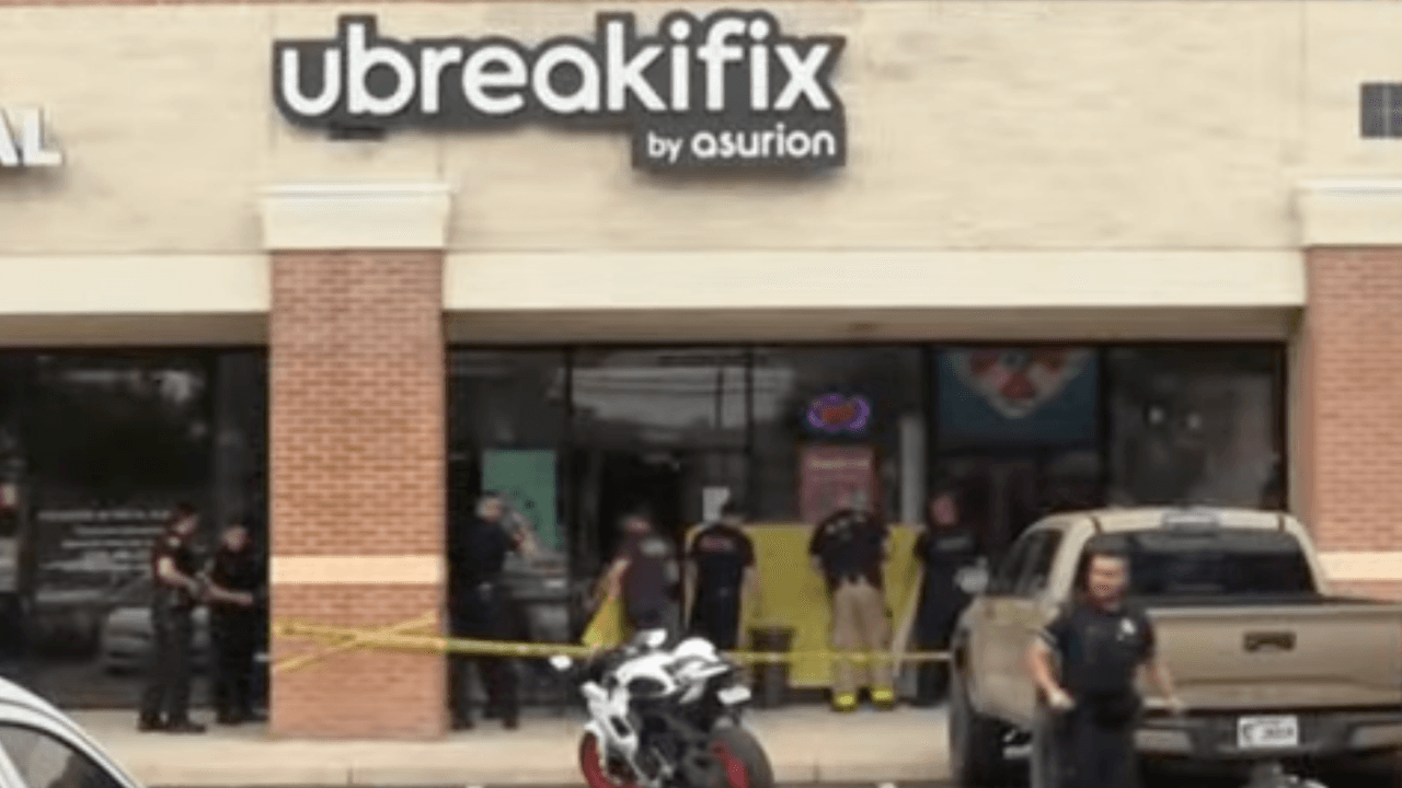 Mueren dos personas en un tiroteo tras discusión en tienda por la reparación de un teléfono