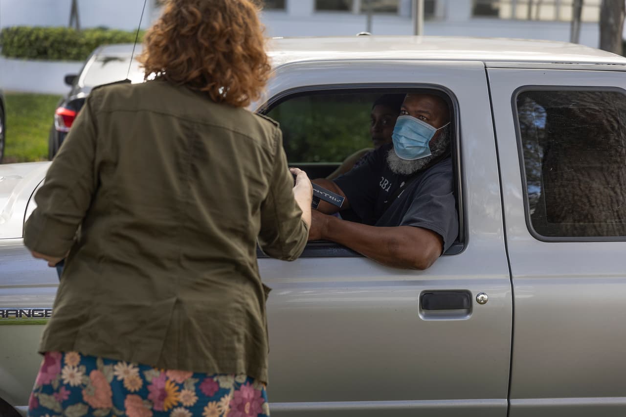 Si se tienen síntomas de covid-19, se recomienda aplicar una prueba de detección tan pronto como sea posible.
<br>