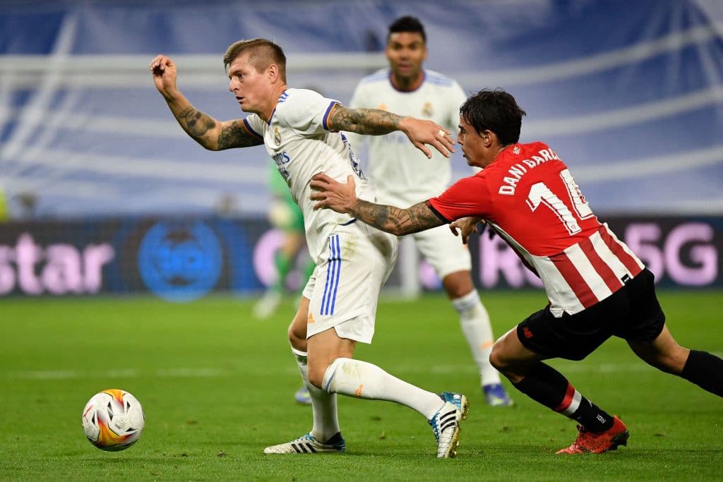 Real madrid no se quiere despegar de la cima de la tabla y le pegan 1-0 al Athletic Club con gol de Karim Benzema.