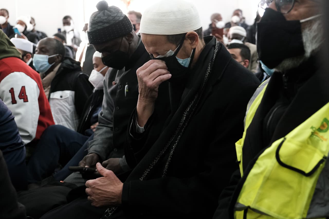 Tras una semana de oraciones y duelo, se llevó a cabo un servicio funerario en el Centro Cultural Islámico en el Bronx, pues hoy se sabe que la mayoría de las víctimas eran musulmanes de África Occidental.