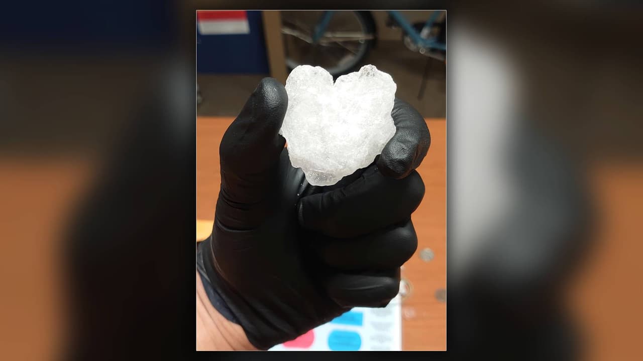 Lo arrestan el Día de San Valentín con una roca en forma de corazón… ¡pero hecha de metanfetaminas!