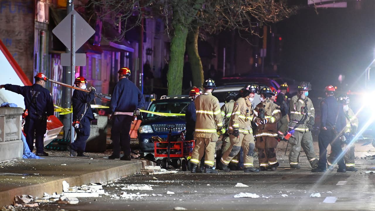 Shane Woody, jefe de la policía de Belvidere, confirmó que la escena tras la caída del techo 
<b>era un “caos, un caos absoluto”.</b>
<br>