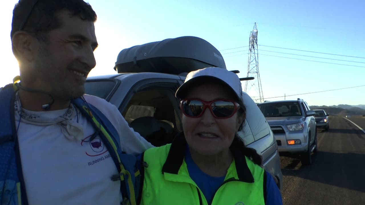 Su madre es su fan #1. Aunque en un principio le pareció una locura la idea de Jason, no dudó en unirse en la aventura y apoyarlo.