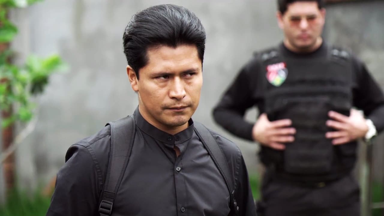 In ‘Los Emes’s territory, Bernal Leyda was taken to see 
<b><a href="http://www.univision.com/series/el-chapo/harold-torres-is-el-cano-in-el-chapo">‘El Cano’</a></b>, who asked for information about his cousin’s location.