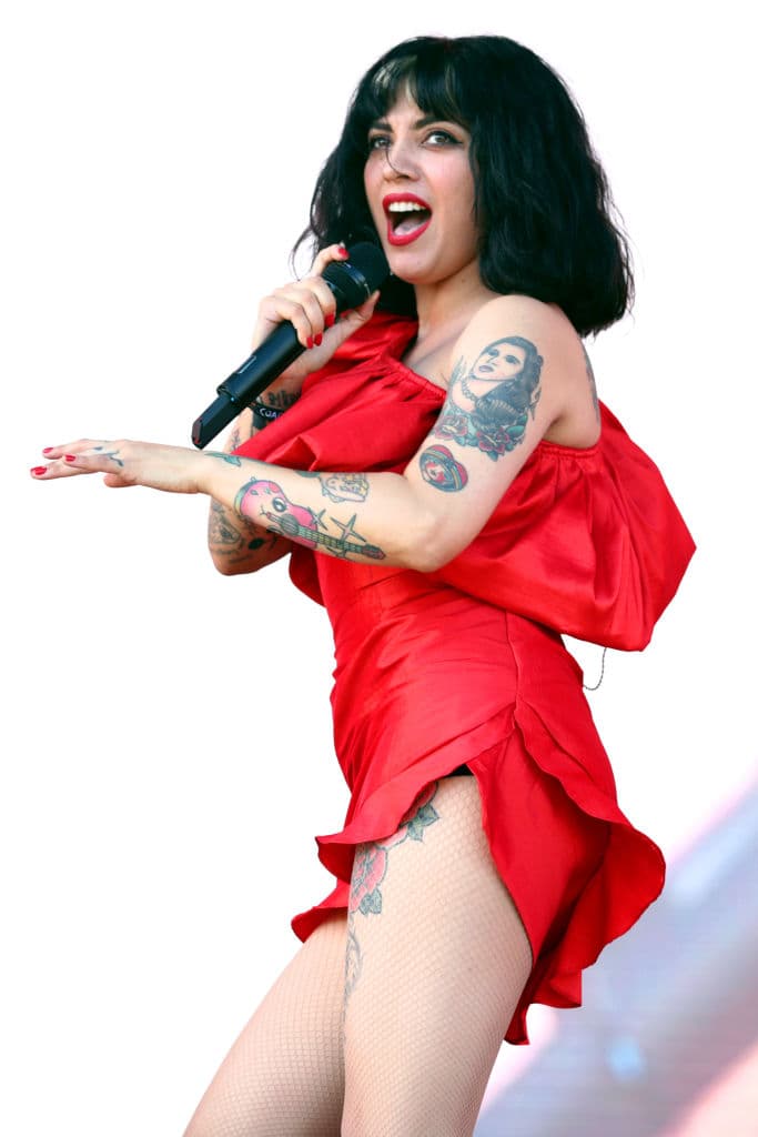 Todo indica que la carrera de la cantautora chilena mantendrá su rumbo ascendente por varios años más.