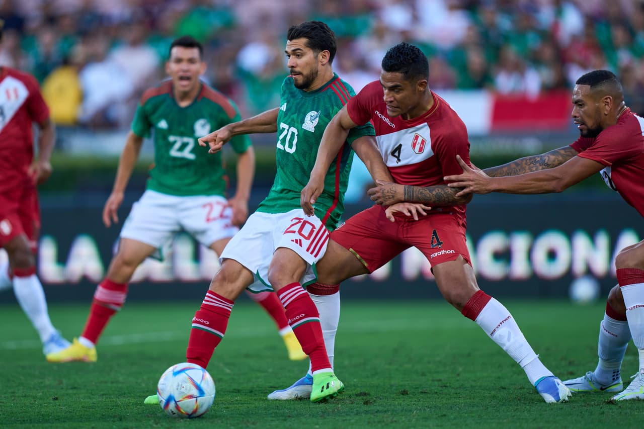 El 'Chucky' Lozano fuie el héroe en un partido apretado que se perfilaba para un empate sin goles.