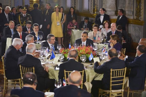 La seguridad sigue siendo "un problema acuciante", pero Obama y los mandatarios del SICA también conversaron de economía y de otros asuntos en una cena de trabajo este viernes en San José.