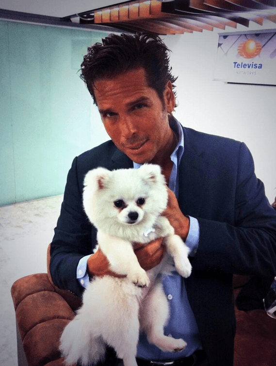 Como se ve que a Amor le gusta lo bueno, se la pasa muy bien con su "tío" Roberto Palazuelos.