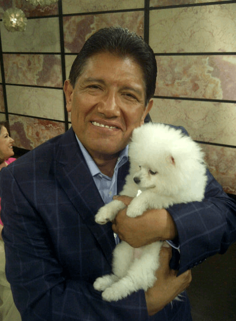 En esta foto Amor se deja querer por el productor Juan Osorio.