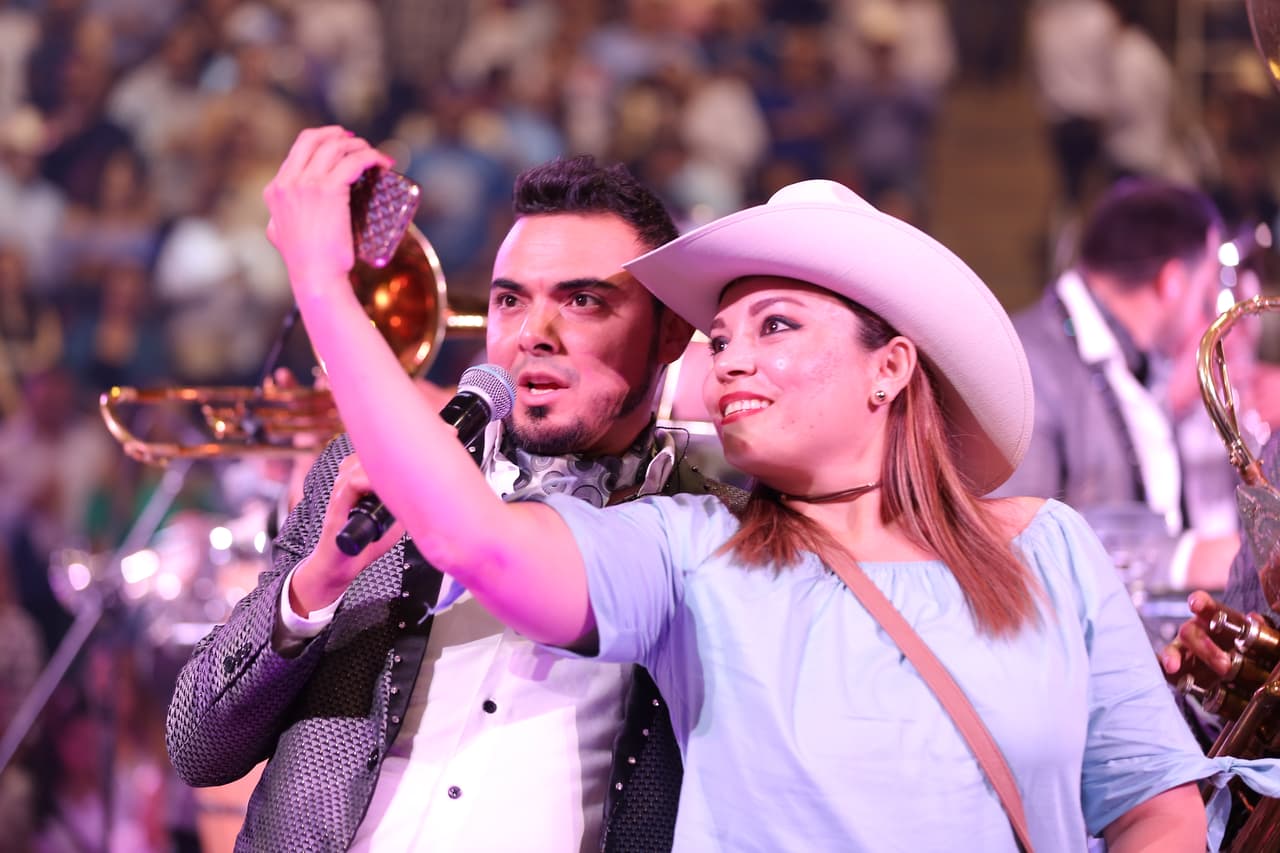 Geovanni es todo un conquistador y las chicas caen rendidas ante sus encantos.