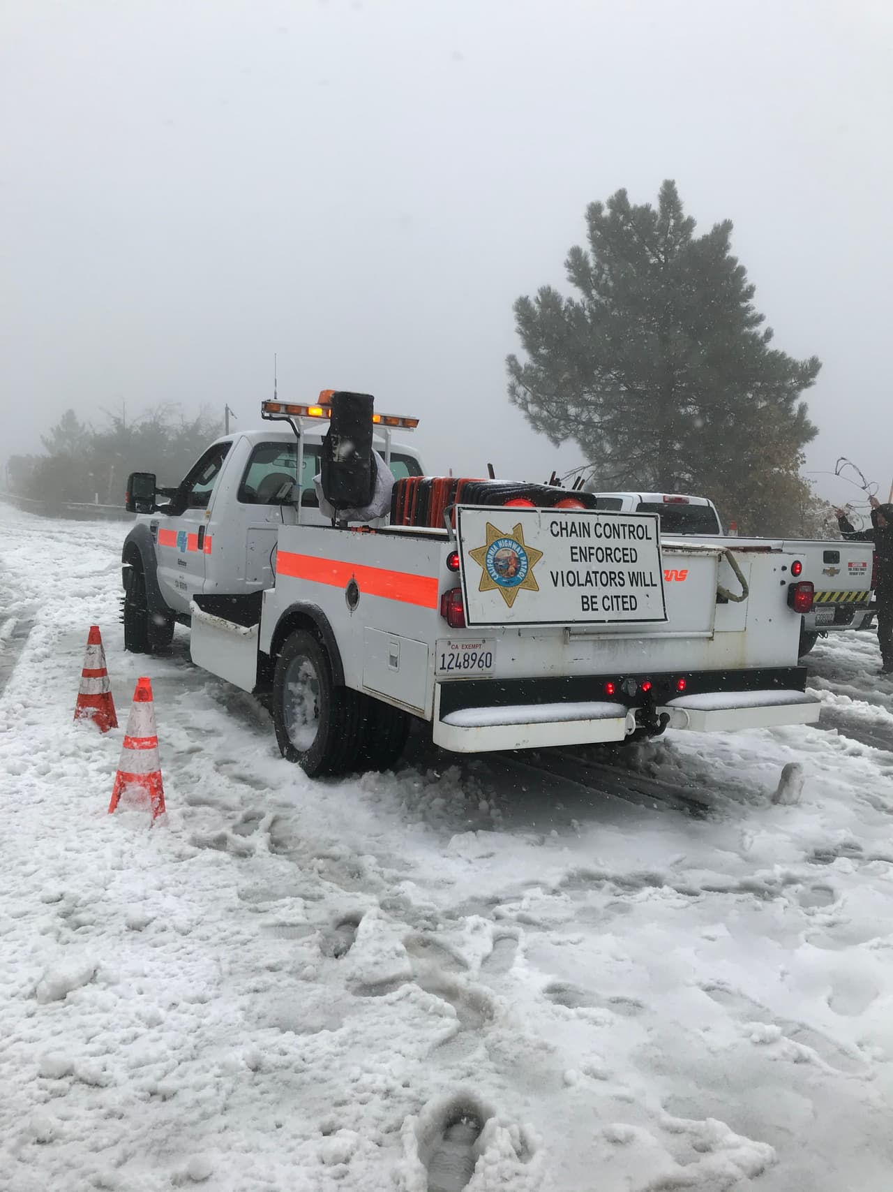 "Este sistema tiene el potencial de producir fuertes nevadas con condiciones de tormenta invernal para las montañas locales, incluida la acumulación de nieve que puede impactar las principales carreteras de baja elevación desde el miércoles por la tarde hasta el viernes, como la 
<b>Interestatal 5 cerca de Grapevine, así como las Carreteras 14 y 33"</b>, informó el NWS.