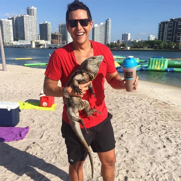 Alejandro descubrió que adora a los animales exóticos.