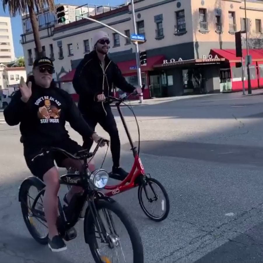 El 8 de enero de 2006 Arnold viajaba en su 
<b>motocicleta</b> Harley Davidson con 
<b>su hijo Patrick</b> (foto) de 12 años en aquel entonces, cuando se estampó con un automóvil que estaba retrocediendo.
<br>