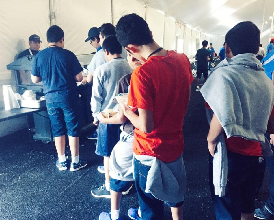 Según Nelson, 
<a href="https://twitter.com/SenBillNelson/status/1009168212909547527">el HHS detalló</a> que del total de niños que se encuentran en el centro de Homestead, 94 habían sido separados de sus familias.