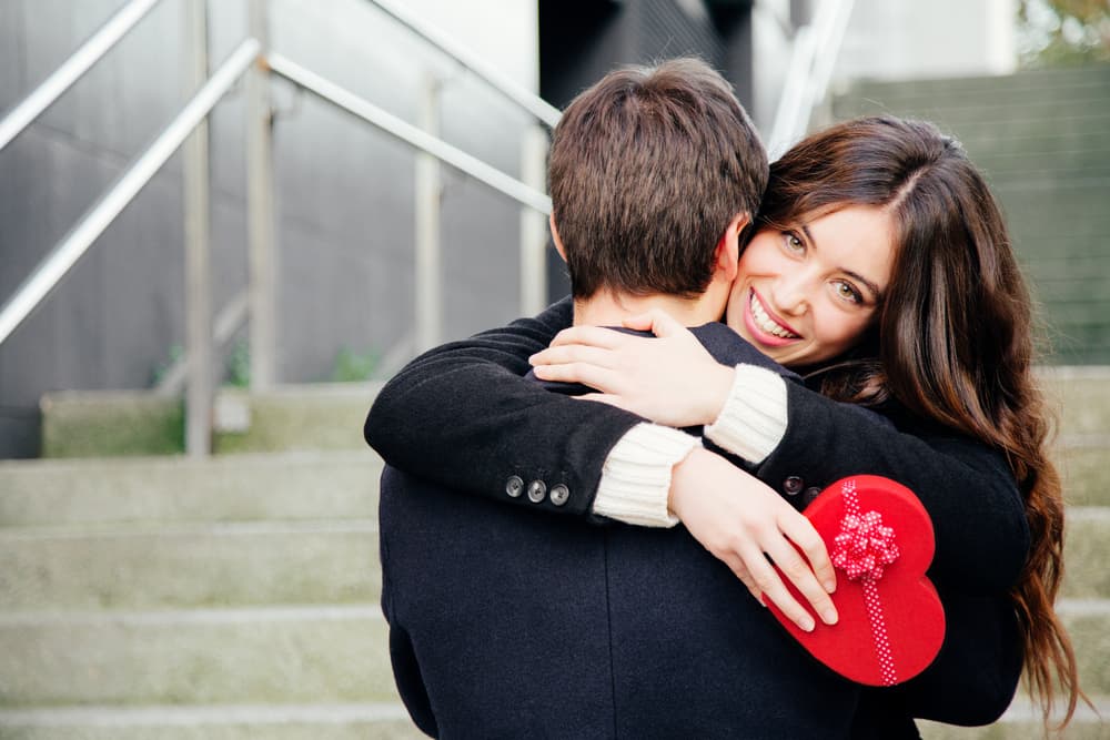 <b>LEO</b>
<br>Regresamos con otro signo del elemento fuego, quien seguro sacará chispas con Libra, Sagitario y Acuario. Su compatibilidad será normal y aceptable con Aries, Géminis, Cáncer y hasta con otros Leo.