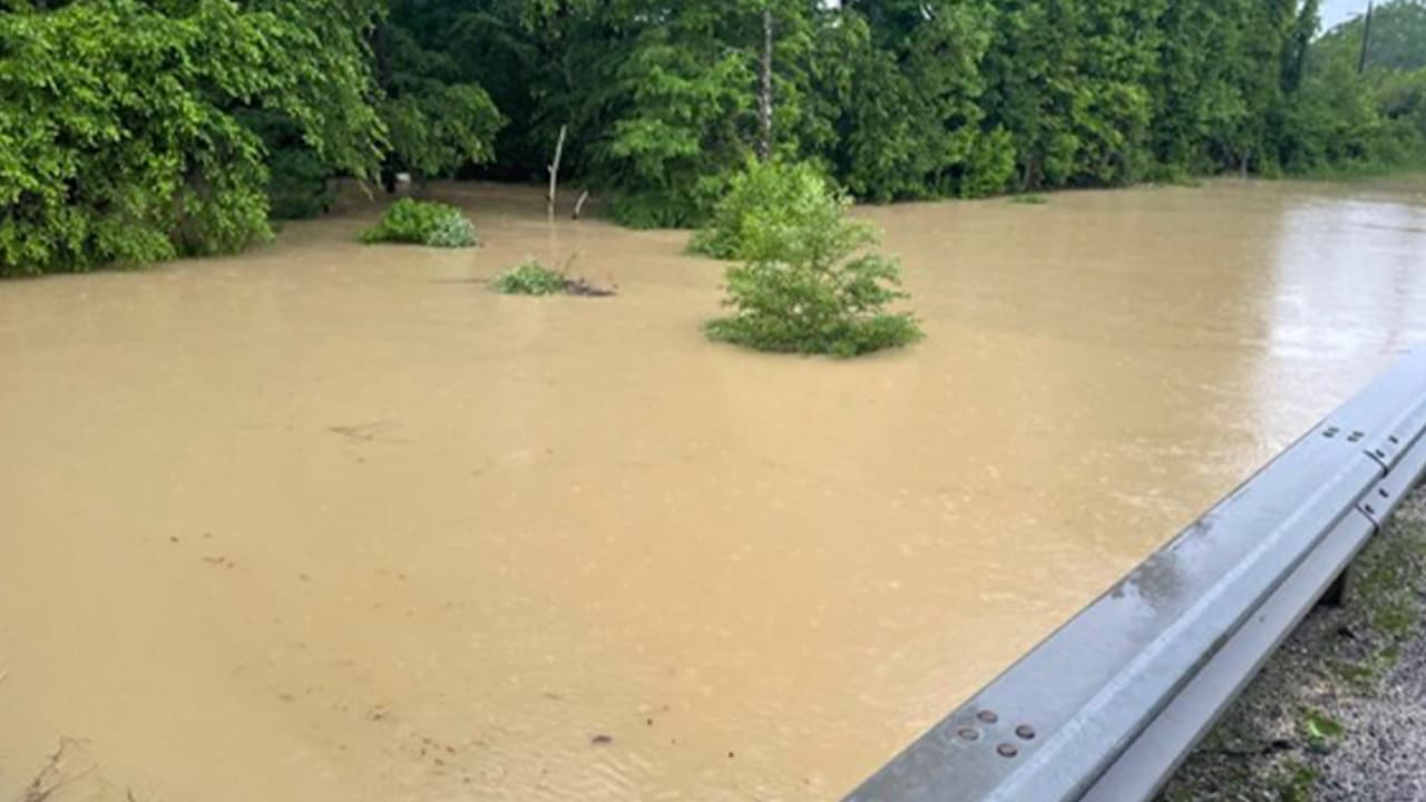 Estos son parte de los estragos que ha dejado la lluvia en Tarkington Bayou y la carretera SH 105 en el condado Liberty, de acuerdo a lo que reporta Jeff Lindner, meteorólogo de Harris County Flood Control District (HCFCD).