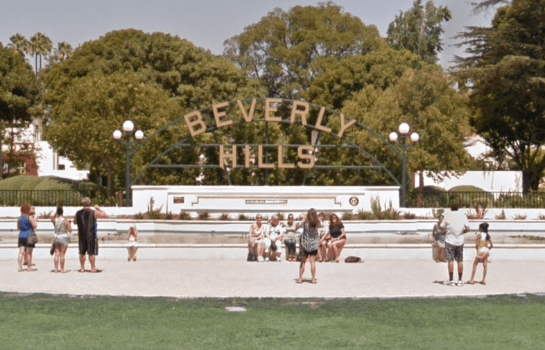 La ciudad de 
<b>Beverly Hills</b> adoptó las regulaciones desde 1978. Los inquilinos están protegidos con control de renta y desalojos injustificados. 
<br>
<br>
<b>Unidades elegibles:</b> todas las unidades de viviendas residenciales múltiples no exentas (más de 2 unidades) son elegibles.
<br>
<b>Unidades exentas:</b> viviendas unifamiliares, construcción posterior a 1995, viviendas de alquiler construidas antes de 1978 e inicialmente ocupadas por el inquilino actual por un alquiler de menos de $600 / mes.
<br>