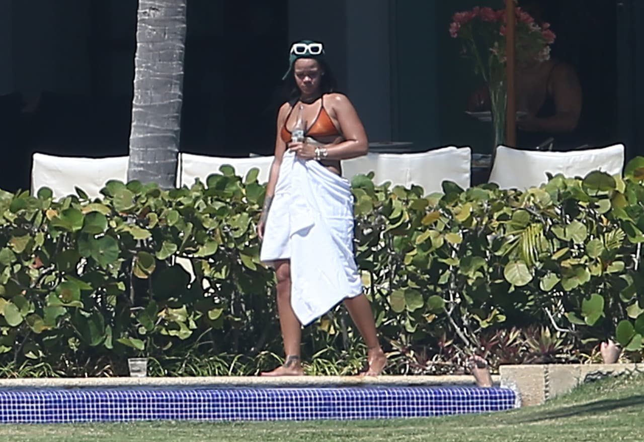 Rihanna pasó unos días de descanso en Casa Aramara, un condominio de lujo en Puerto Vallarta, México.