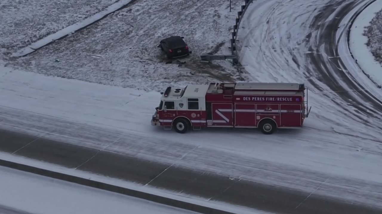 Intensas nevadas cubren gran parte del país; autoridades abren centros de calentamiento