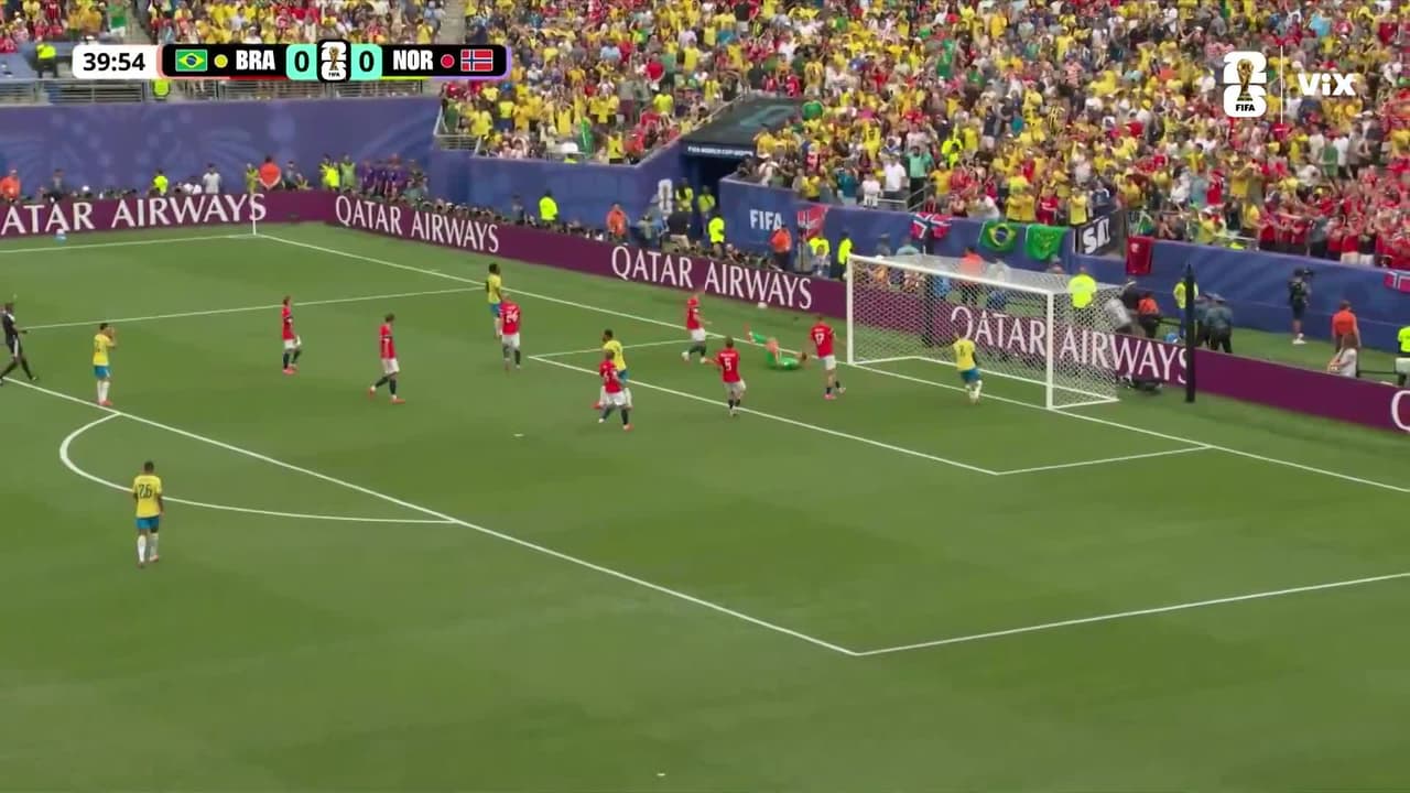 ¡Noruega resiste! El arquero frustra a Vinícius Jr.