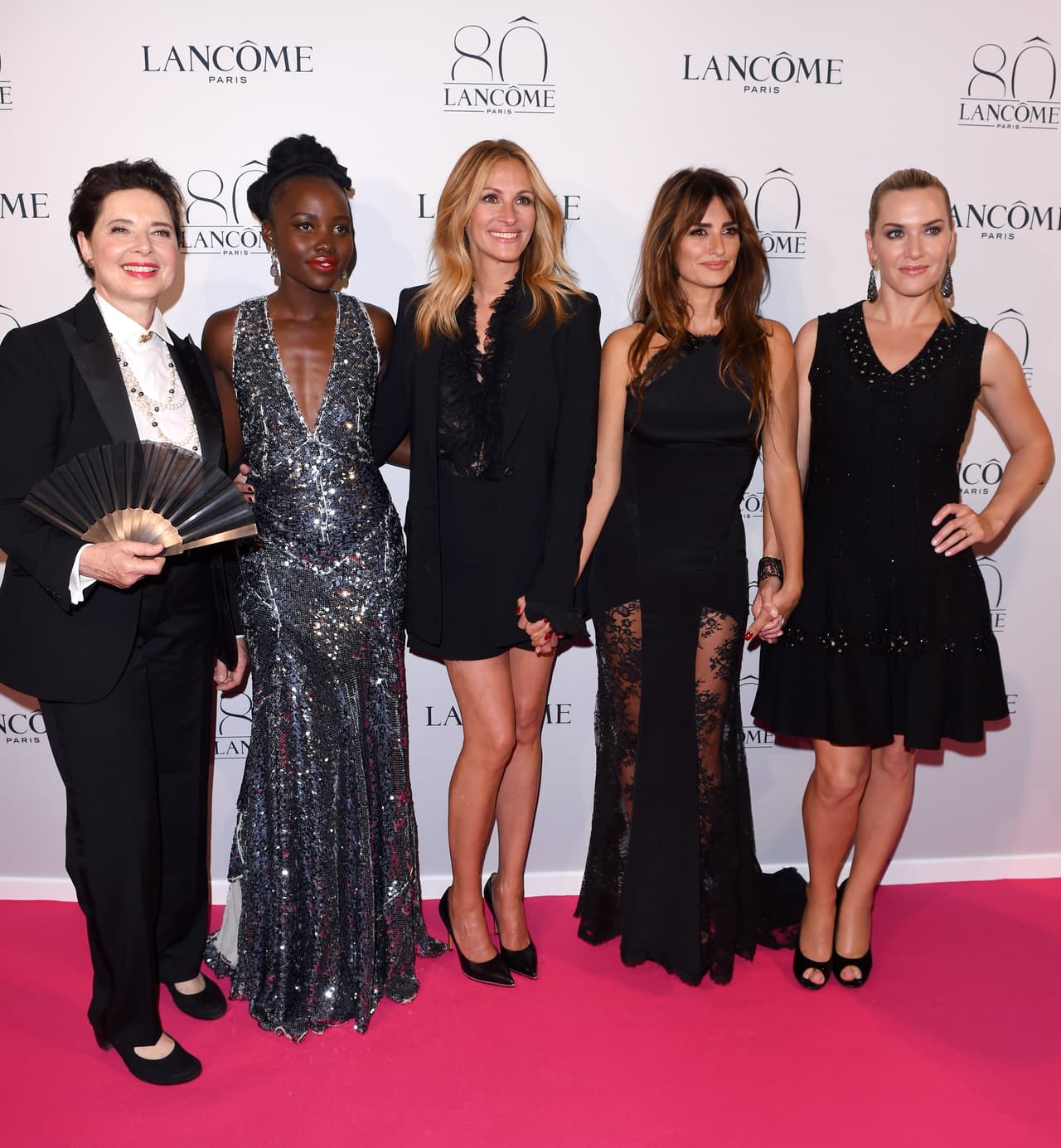 Volvió a escena tras refugiarse por dos semanas en su familia y amigos.