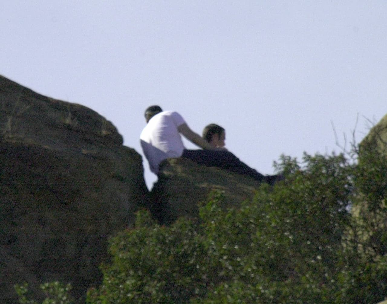 Como se aburrió entre tanto adulto, se fue a ver televisión a una habitación, donde tarde en la noche supuestamente fue sorprendido por el anfitrión, quien 
<b><a href="https://www.buzzfeed.com/adambvary/anthony-rapp-kevin-spacey-made-sexual-advance-when-i-was-14?utm_term=.ewZbMR851b#.cd3qkxjvYq">según contó a Buzzfedd</a></b>, "se interpuso en la puerta mientras se tambaleaba. Me dio la impresión de que estaba borracho".
<br>