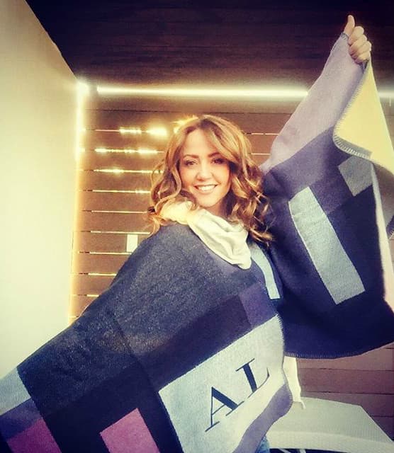 Para esta época de frío, no hay nada mejor que un rebozo personalizado.