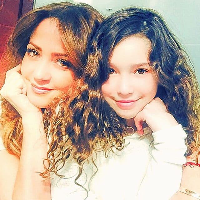 Mía y Andrea pasaron el día solas extrañando a papá y Nina.