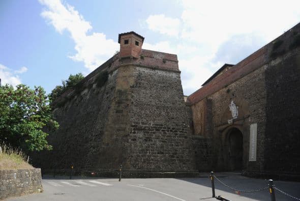 Cuenta con grandes paredes que impiden que los paparazzi tengan alguna oportunidad de captar imágenes.Vota aquí por los nominados a Premios Juventud