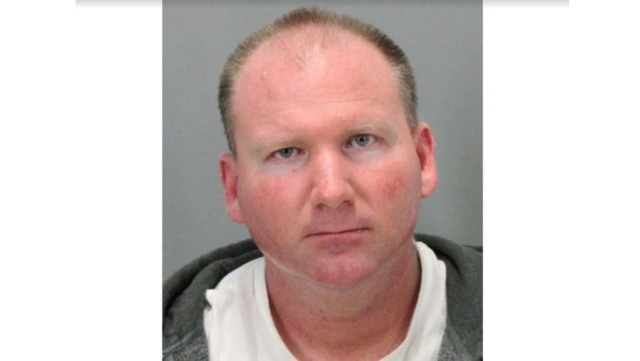 Arrestan a hombre por golpear mortalmente a su madre con un bate de béisbol