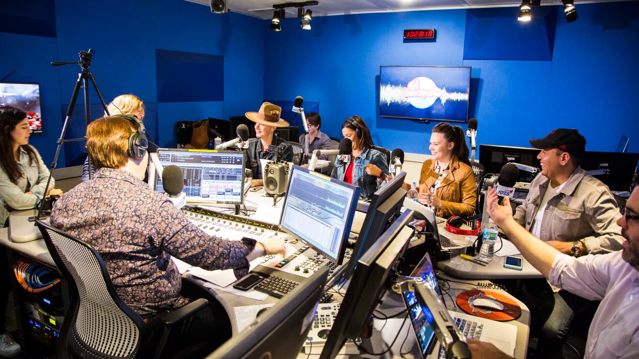 Al otro día, Jesse y Joy visitaron los estudios de 'El Desayuno' de 107.5 Amor.